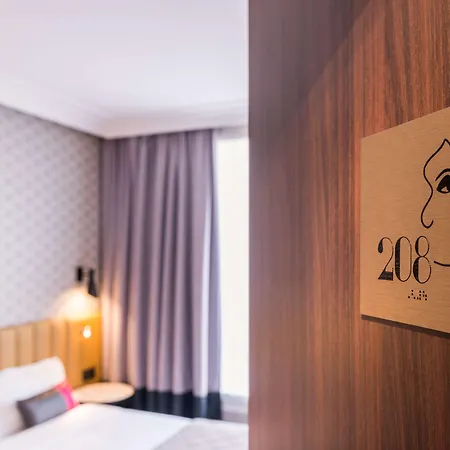 Western Select 3* Boulogne-Billancourt