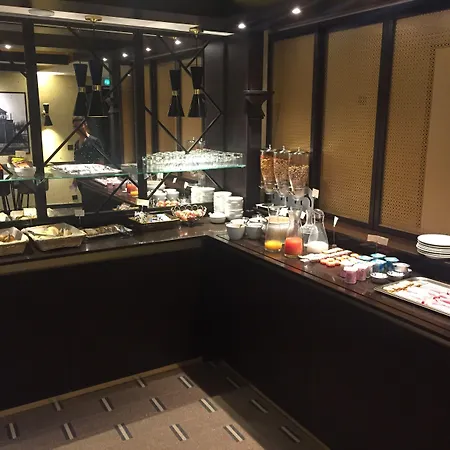 Western Select 3* Boulogne-Billancourt
