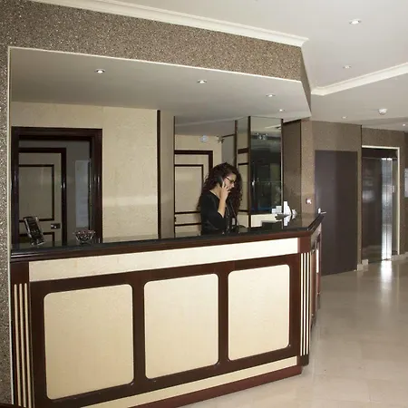 Western Select 3* Boulogne-Billancourt