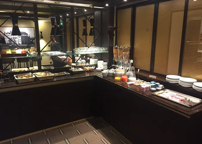 Western Select 3* Boulogne-Billancourt