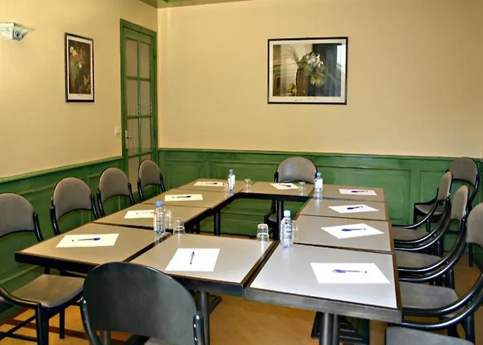 Western Select 3* Boulogne-Billancourt