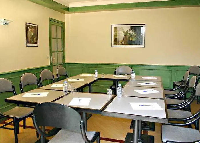 Western Select 3* Boulogne-Billancourt